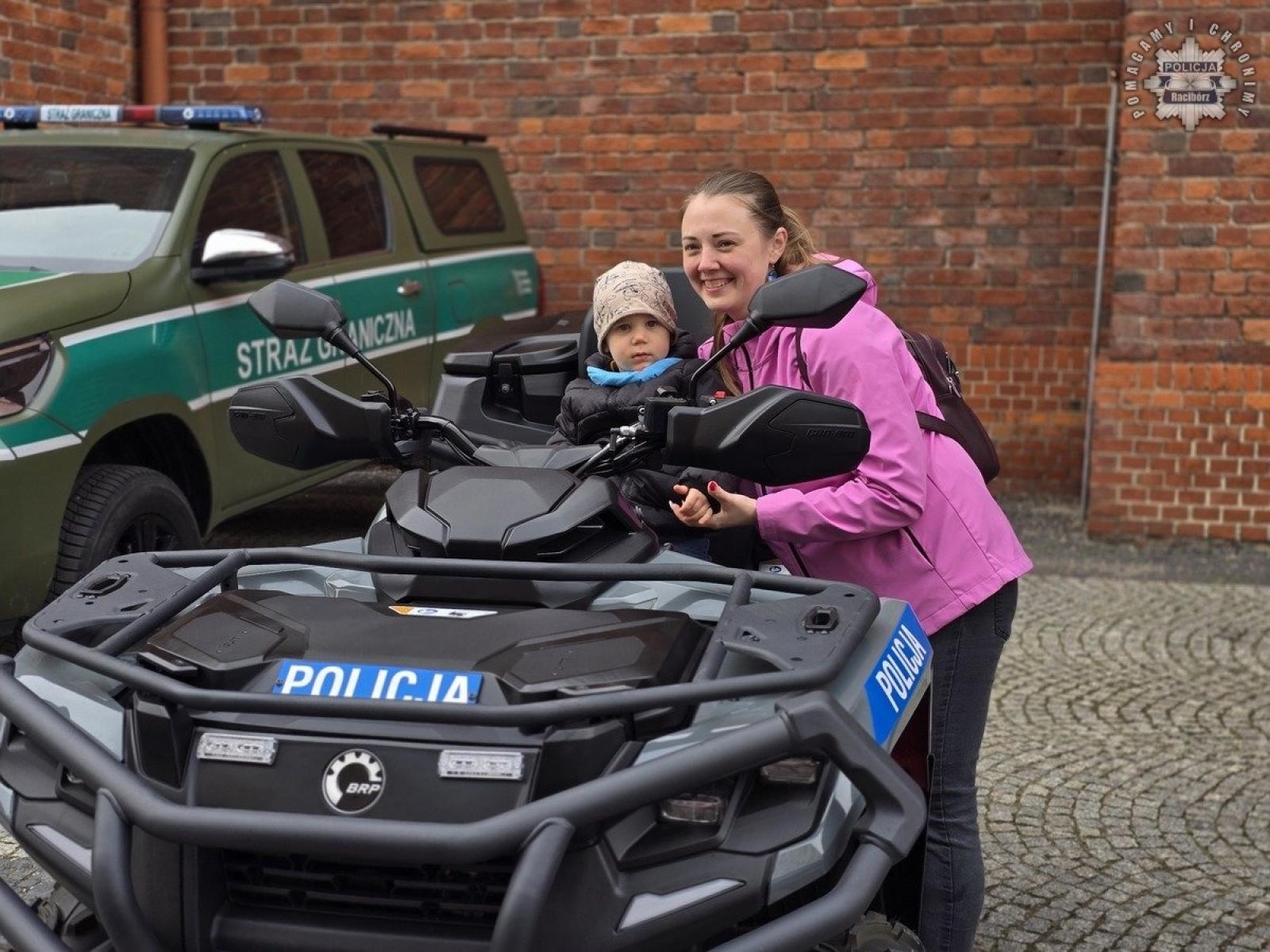 Zdjęcie w galerii na portalu naszraciborz.pl: Żołnierska przysięga z udziałem raciborskiej policji wiadomości z regionu