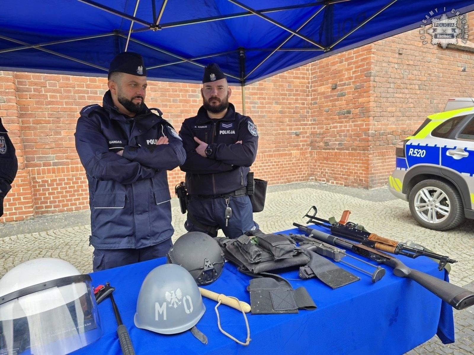 Zdjęcie w galerii na portalu naszraciborz.pl: Żołnierska przysięga z udziałem raciborskiej policji wiadomości z regionu