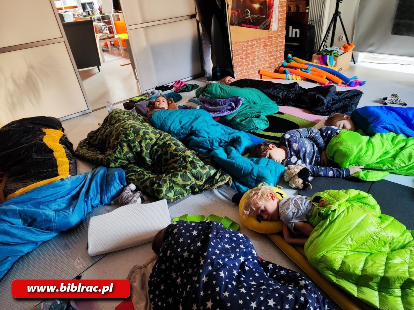 Zdjęcie w galerii na portalu naszraciborz.pl: Biblioteka nie zasypia, czyli XXII Noc z Andersenem wiadomości z regionu