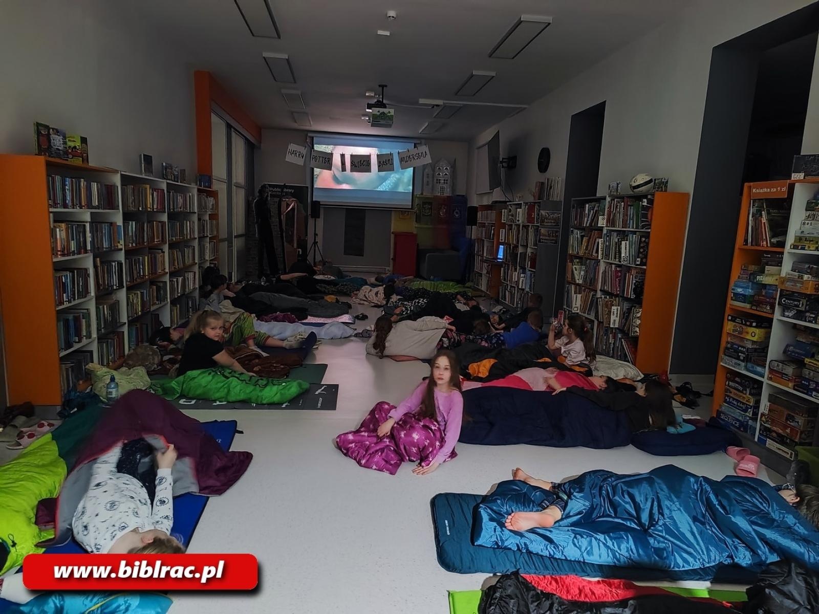 Zdjęcie w galerii na portalu naszraciborz.pl: Biblioteka nie zasypia, czyli XXII Noc z Andersenem wiadomości z regionu