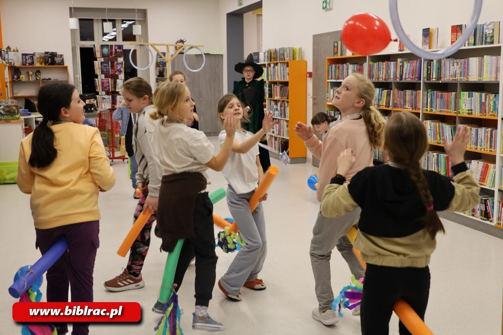 Zdjęcie w galerii na portalu naszraciborz.pl: Biblioteka nie zasypia, czyli XXII Noc z Andersenem wiadomości z regionu
