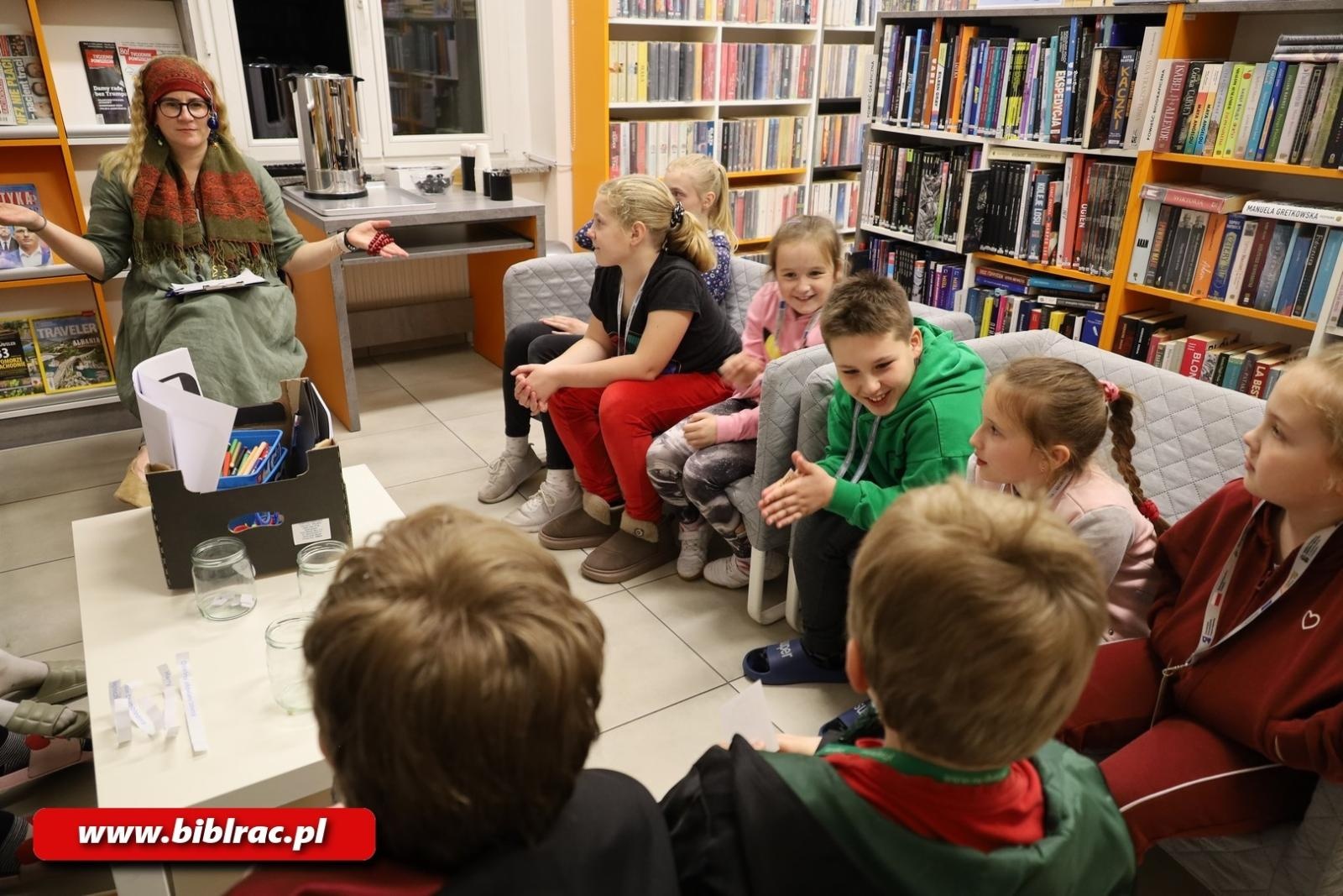 Zdjęcie w galerii na portalu naszraciborz.pl: Biblioteka nie zasypia, czyli XXII Noc z Andersenem wiadomości z regionu