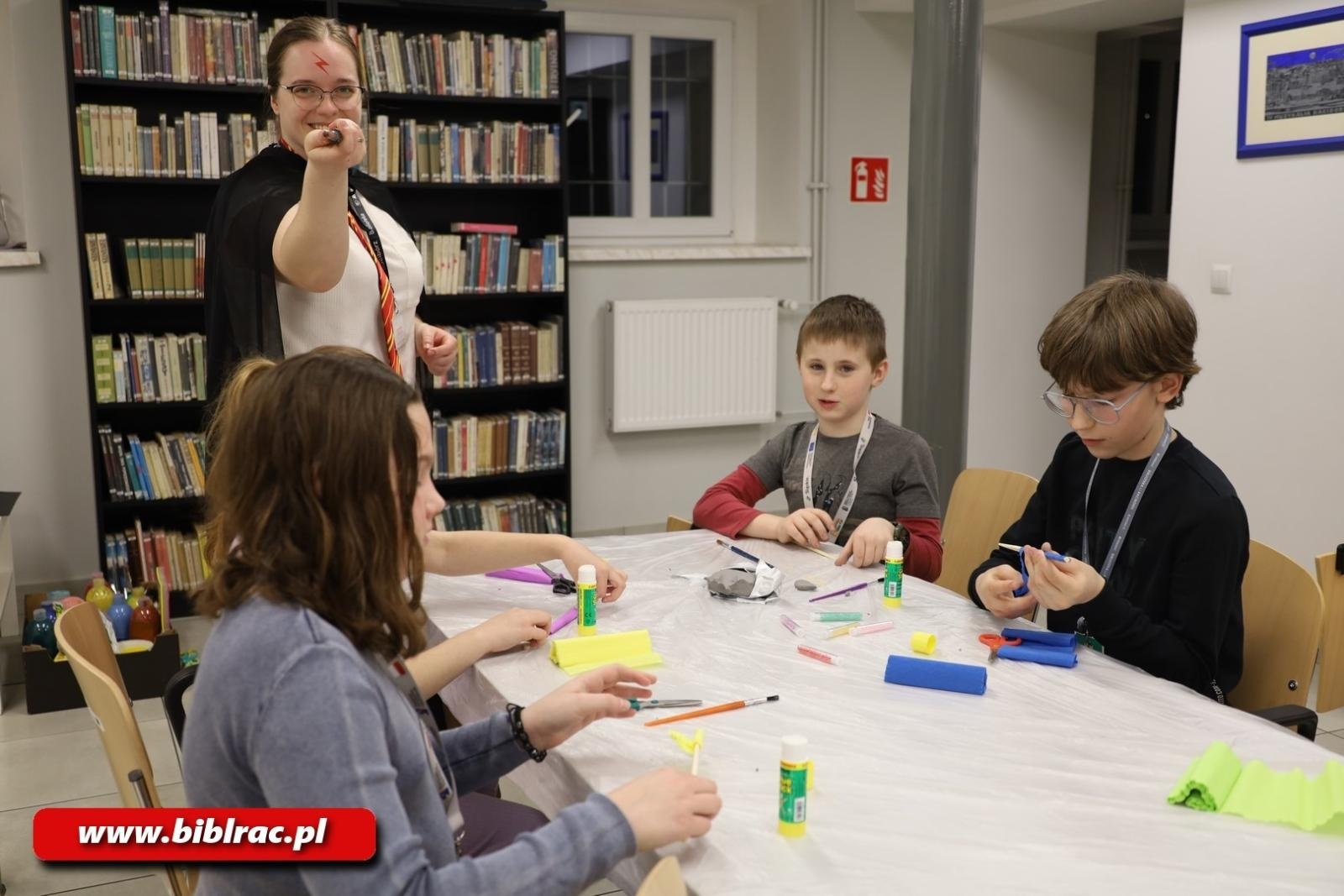 Zdjęcie w galerii na portalu naszraciborz.pl: Biblioteka nie zasypia, czyli XXII Noc z Andersenem wiadomości z regionu