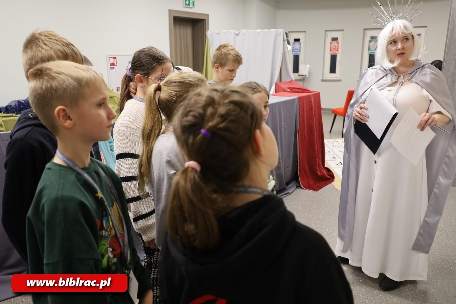 Zdjęcie w galerii na portalu naszraciborz.pl: Biblioteka nie zasypia, czyli XXII Noc z Andersenem wiadomości z regionu