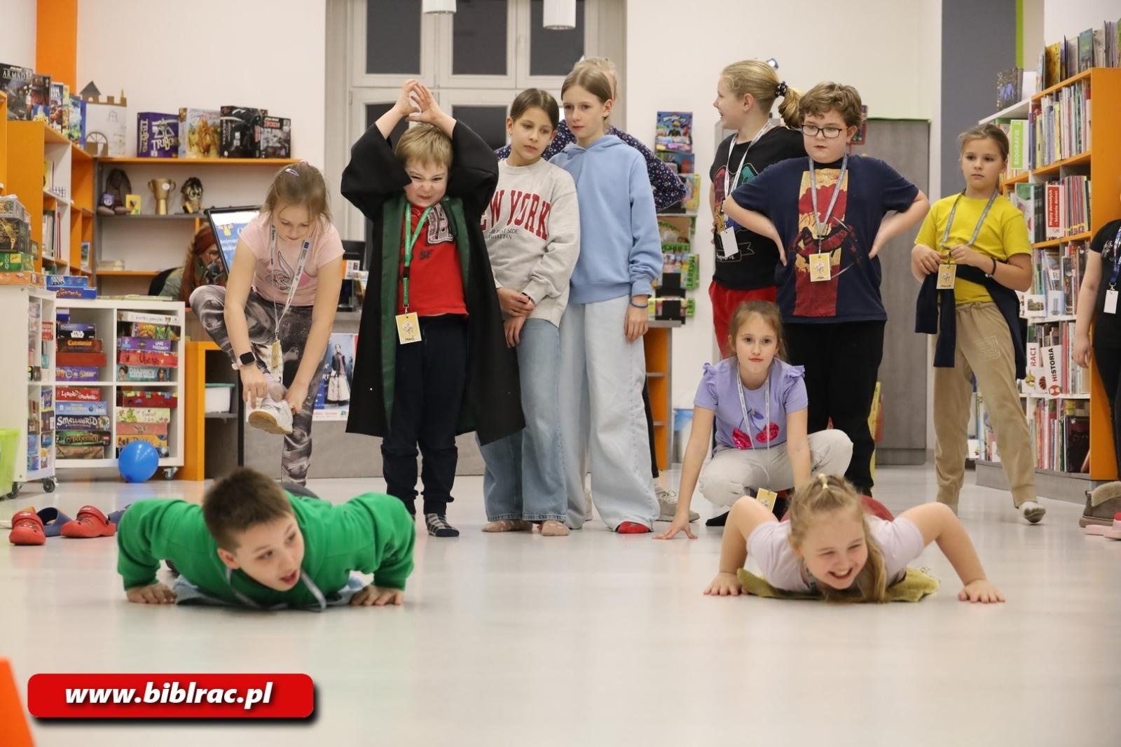 Zdjęcie w galerii na portalu naszraciborz.pl: Biblioteka nie zasypia, czyli XXII Noc z Andersenem wiadomości z regionu