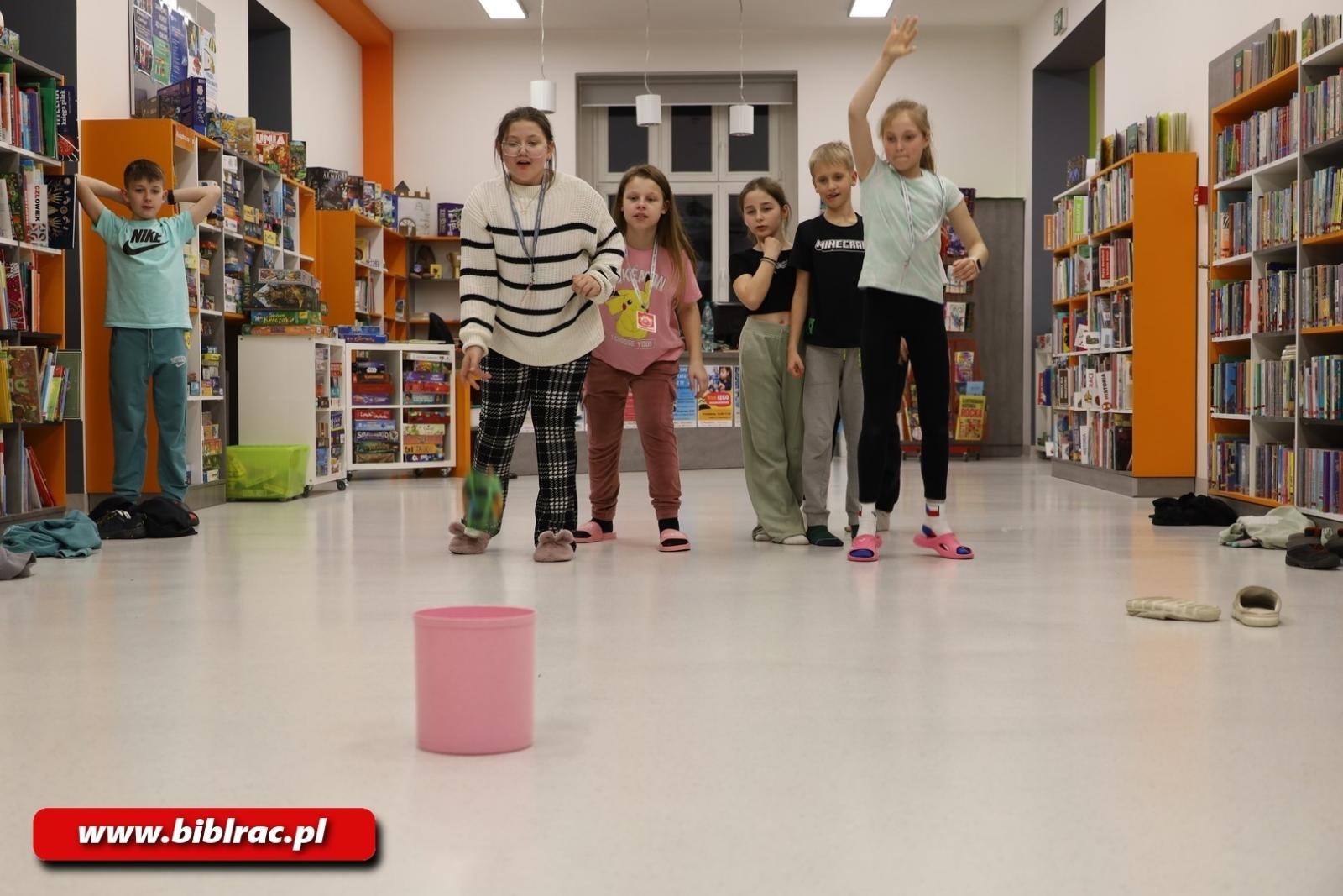 Zdjęcie w galerii na portalu naszraciborz.pl: Biblioteka nie zasypia, czyli XXII Noc z Andersenem wiadomości z regionu