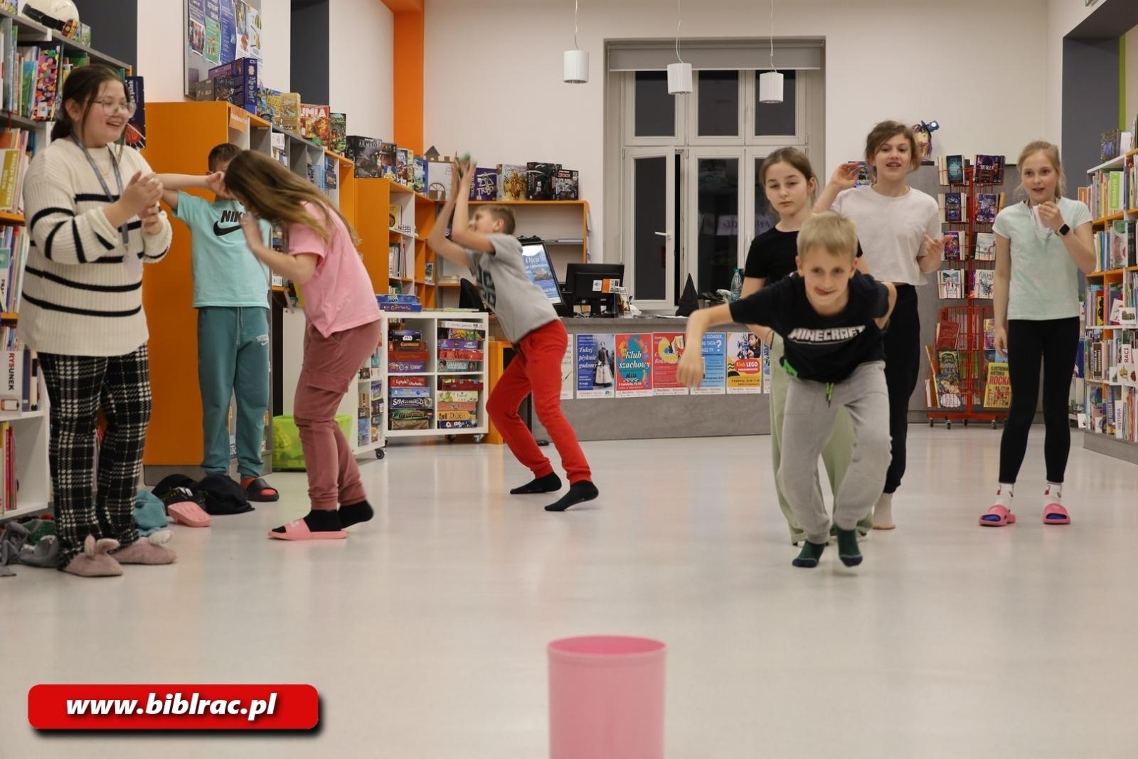 Zdjęcie w galerii na portalu naszraciborz.pl: Biblioteka nie zasypia, czyli XXII Noc z Andersenem wiadomości z regionu