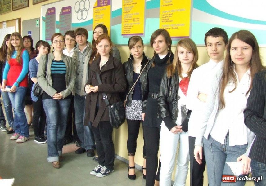 Zdjęcie w galerii na portalu naszraciborz.pl: Konkurs i ekologiczne śniadanie w II LO wiadomości z regionu