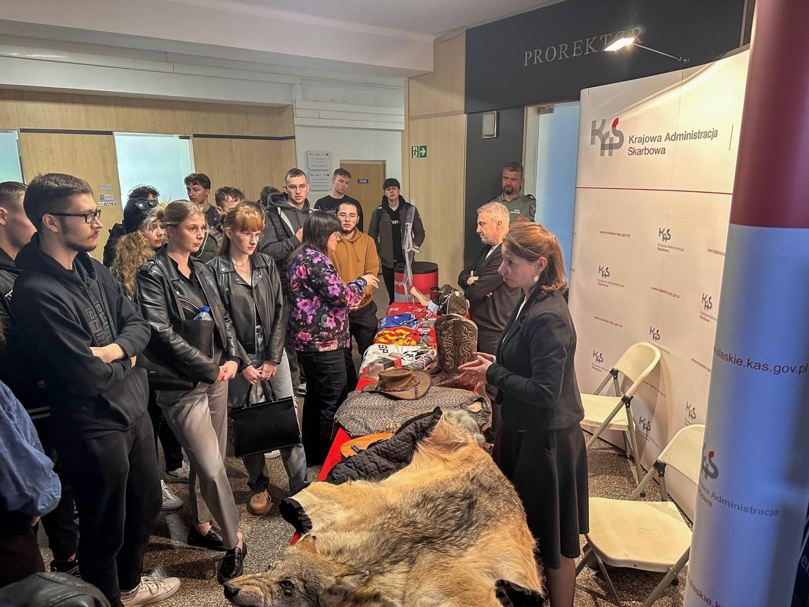 Zdjęcie w galerii na portalu naszraciborz.pl: Spotkanie z Krajową Administracją Skarbową w Akademii Nauk Stosowanych w Raciborzu wiadomości z regionu