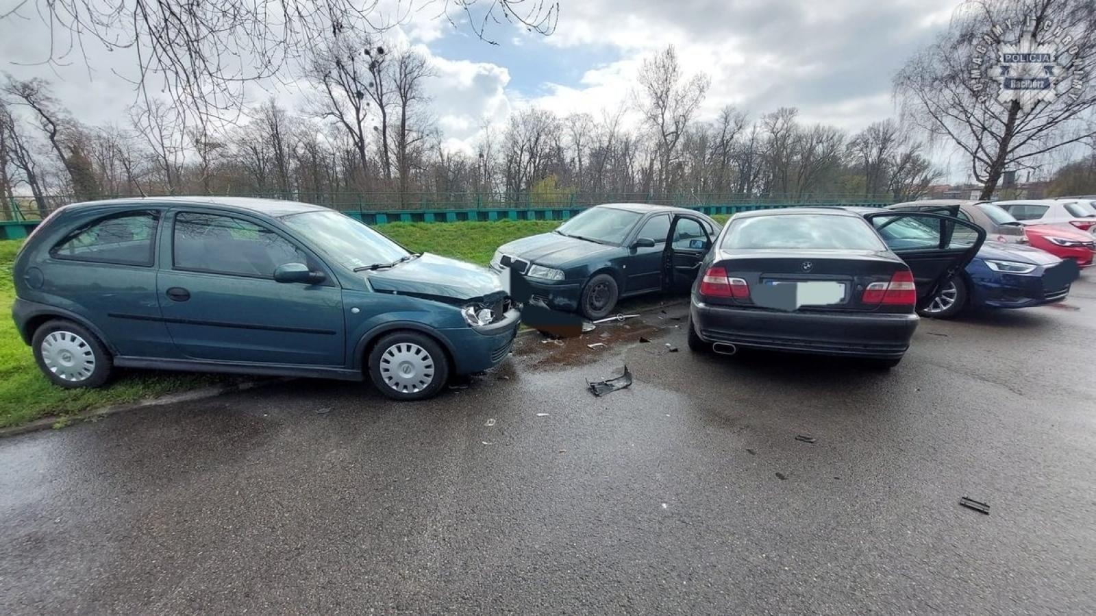 Zdjęcie w galerii na portalu naszraciborz.pl: Pseudorajdowiec uszkodził trzy zaparkowane pojazdy wiadomości z regionu