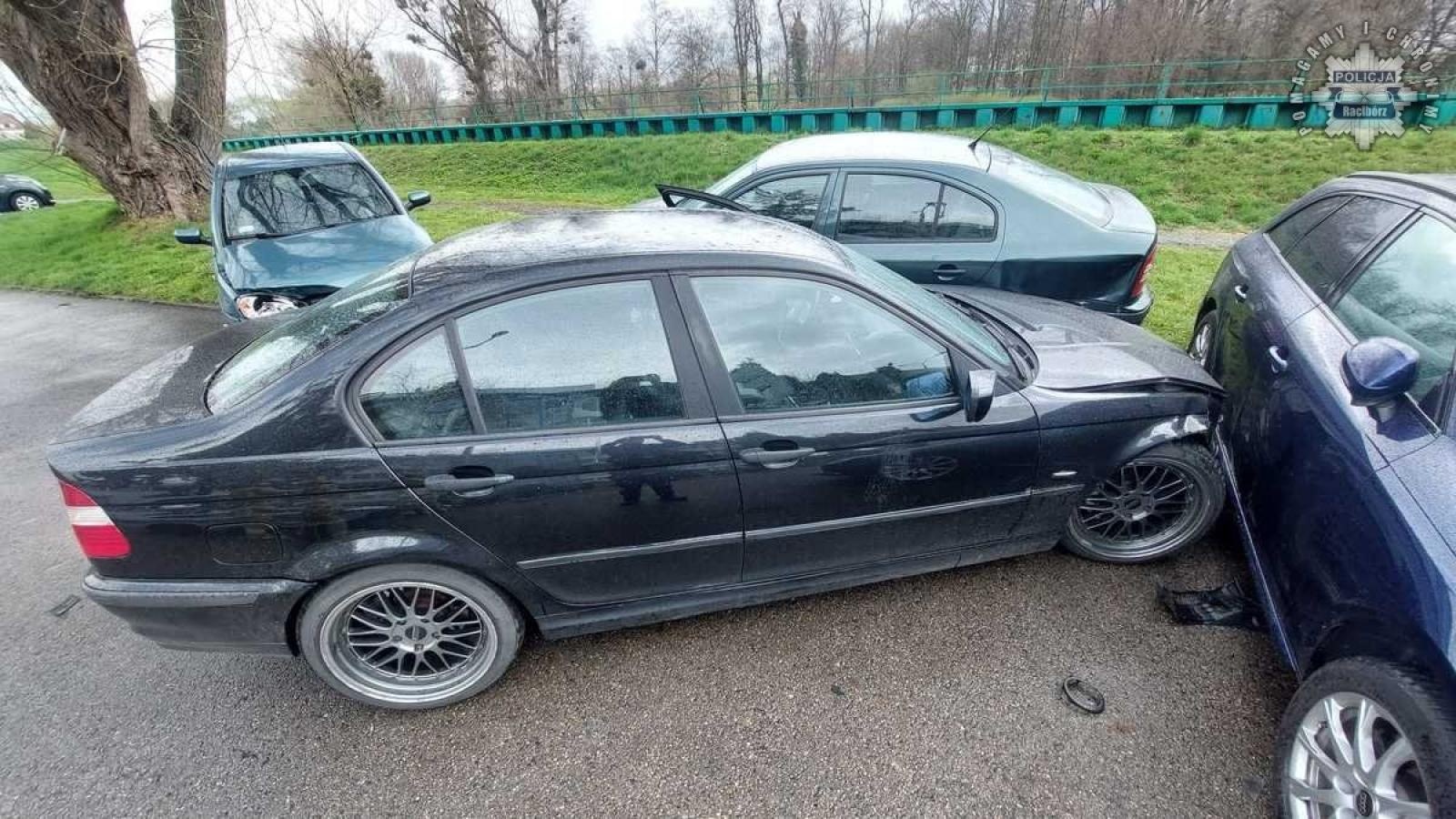 Zdjęcie w galerii na portalu naszraciborz.pl: Pseudorajdowiec uszkodził trzy zaparkowane pojazdy wiadomości z regionu