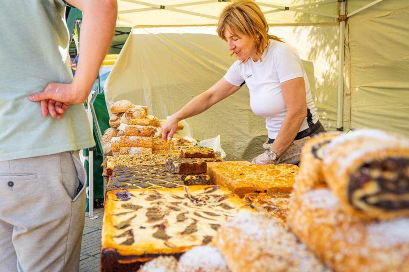 Zdjęcie w galerii na portalu naszraciborz.pl: Wielkanocny jarmark w Raciborzu już trwa wiadomości z regionu