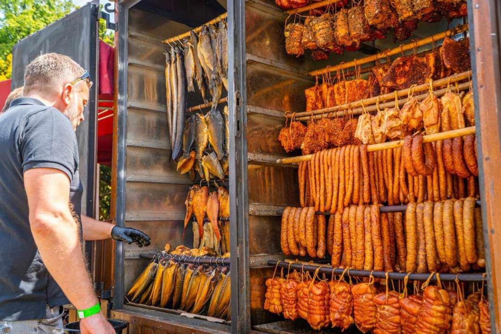 Zdjęcie w galerii na portalu naszraciborz.pl: Wielkanocny jarmark w Raciborzu już trwa wiadomości z regionu