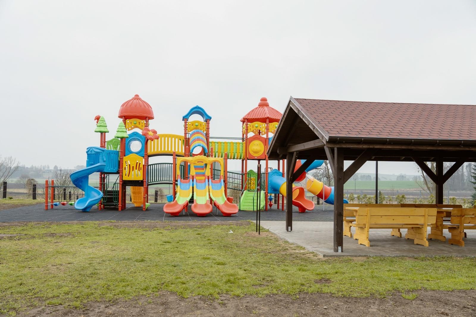 Zdjęcie w galerii na portalu naszraciborz.pl: Eko-strajk i otwarcie placu zabaw w Cyprzanowie wiadomości z regionu