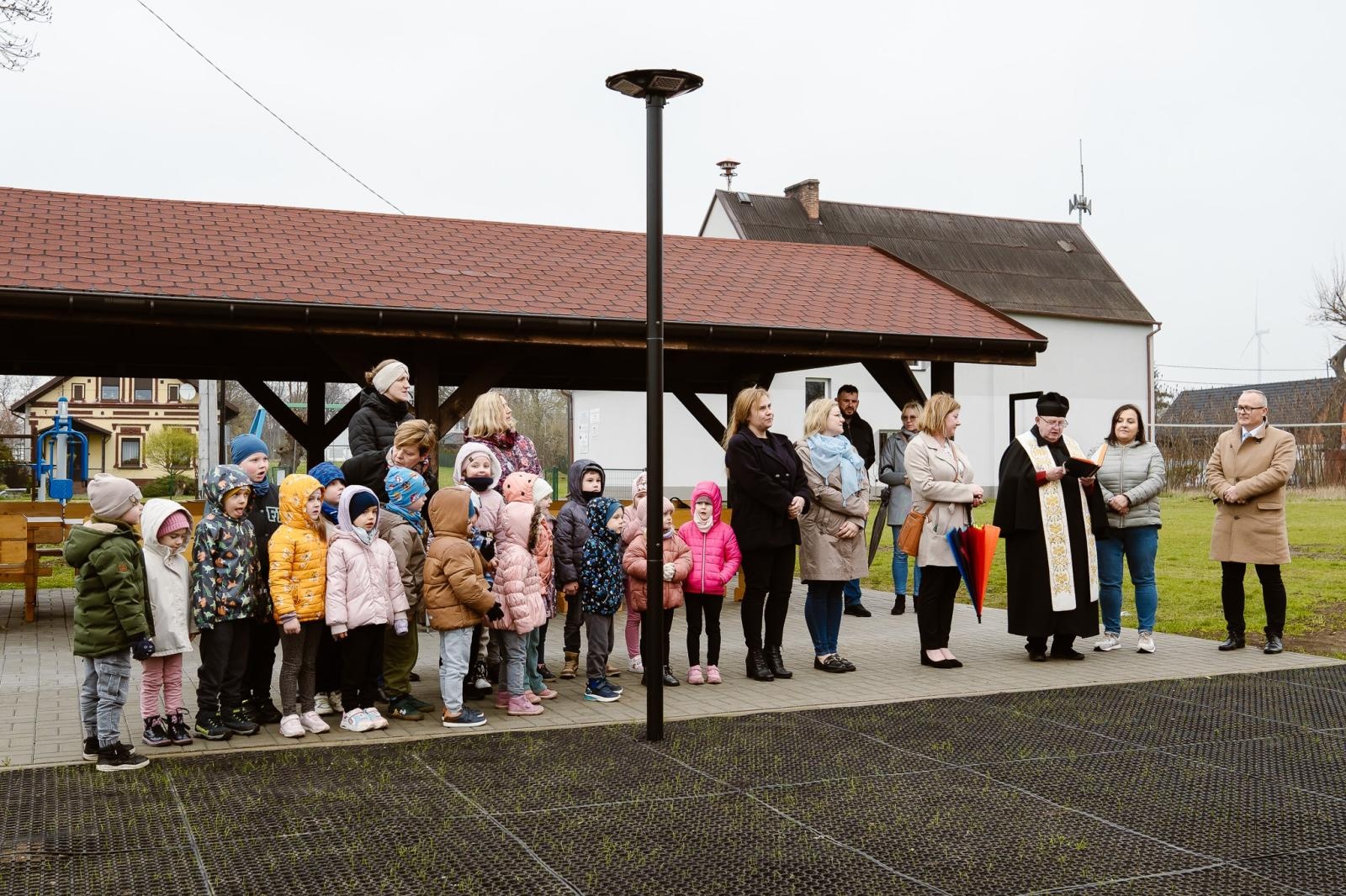 Zdjęcie w galerii na portalu naszraciborz.pl: Eko-strajk i otwarcie placu zabaw w Cyprzanowie wiadomości z regionu