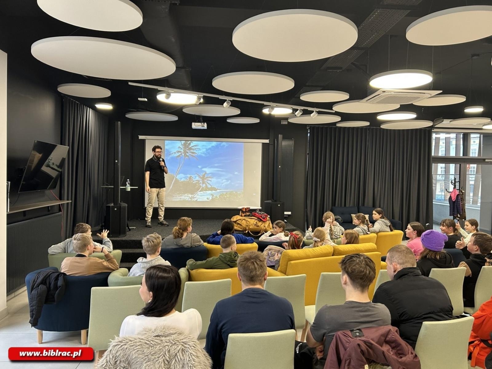 Zdjęcie w galerii na portalu naszraciborz.pl: Pirat Dyplomata na Stacji Młodych wiadomości z regionu