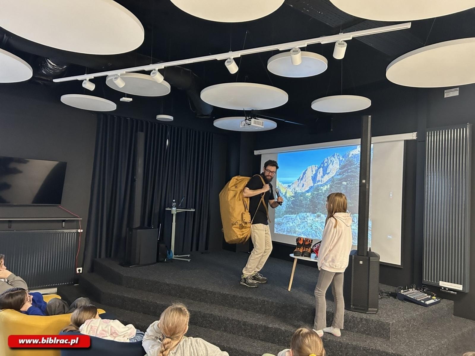 Zdjęcie w galerii na portalu naszraciborz.pl: Pirat Dyplomata na Stacji Młodych wiadomości z regionu