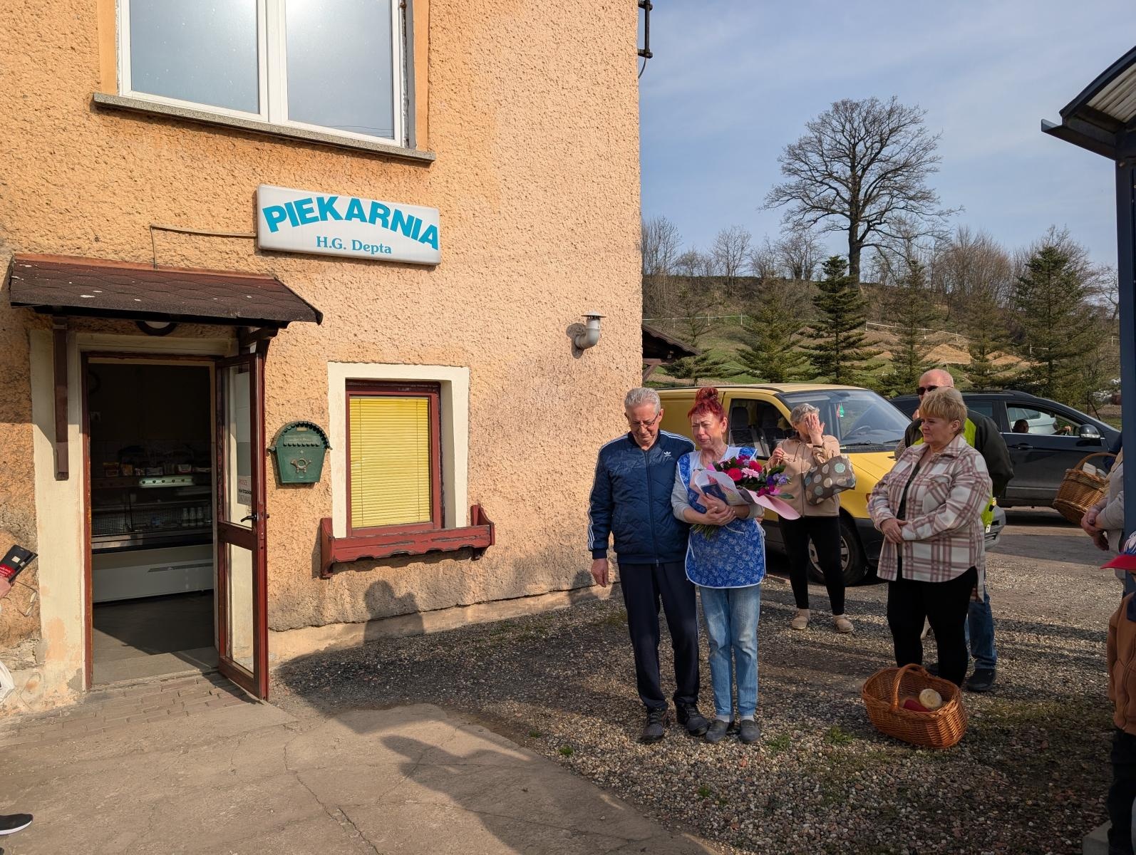 Zdjęcie w galerii na portalu naszraciborz.pl: Piekarnia w Brzeźnicy zakończyła działalność. Mieszkańców ogarnął smutek wiadomości z regionu
