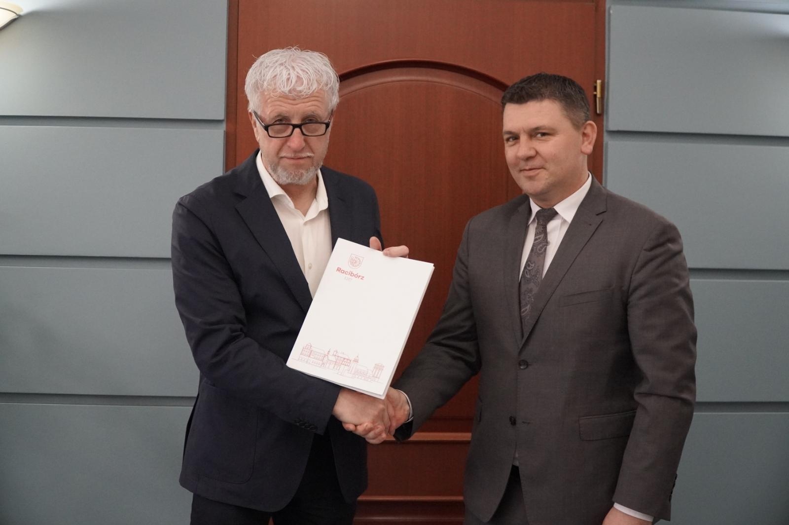 Zdjęcie w galerii na portalu naszraciborz.pl: Porozumienie o współpracy w zakresie opieki żłobkowej między Raciborzem i Rudnikiem podpisane wiadomości z regionu