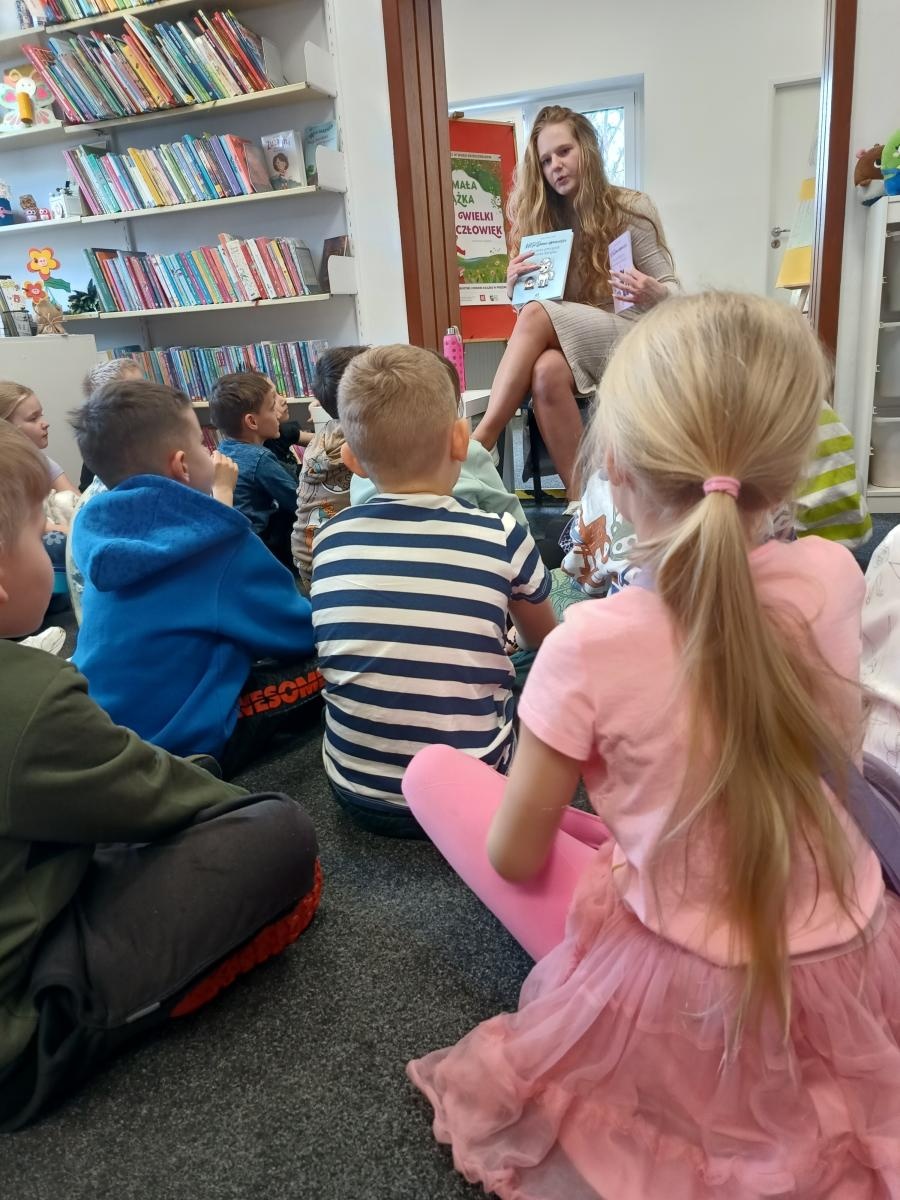 Zdjęcie w galerii na portalu naszraciborz.pl: Światowy Dzień Książki w Bibliotece w Rudach – spotkanie z Agatą Gwóźdź wiadomości z regionu