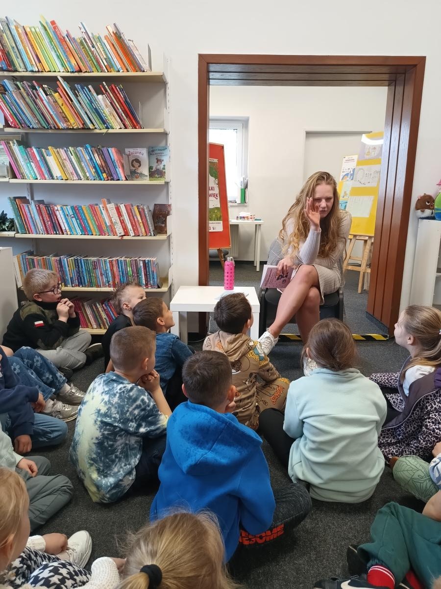 Zdjęcie w galerii na portalu naszraciborz.pl: Światowy Dzień Książki w Bibliotece w Rudach – spotkanie z Agatą Gwóźdź wiadomości z regionu