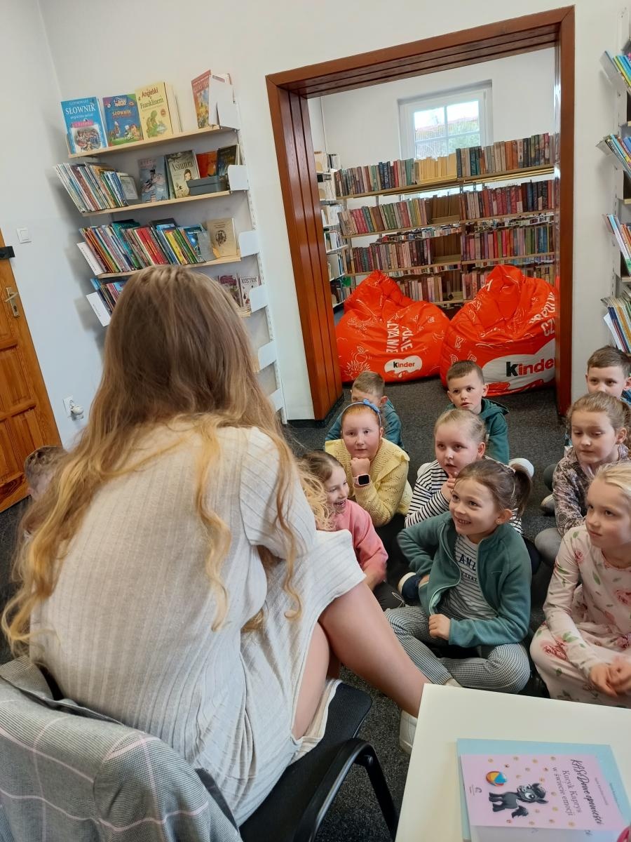 Zdjęcie w galerii na portalu naszraciborz.pl: Światowy Dzień Książki w Bibliotece w Rudach – spotkanie z Agatą Gwóźdź wiadomości z regionu