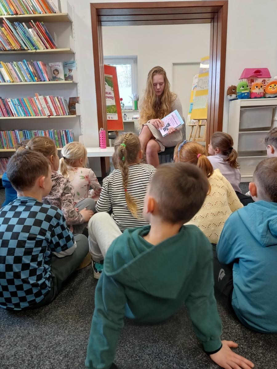 Zdjęcie w galerii na portalu naszraciborz.pl: Światowy Dzień Książki w Bibliotece w Rudach – spotkanie z Agatą Gwóźdź wiadomości z regionu