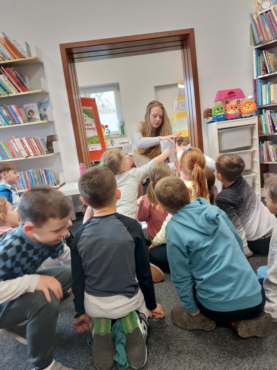 Zdjęcie w galerii na portalu naszraciborz.pl: Światowy Dzień Książki w Bibliotece w Rudach – spotkanie z Agatą Gwóźdź wiadomości z regionu