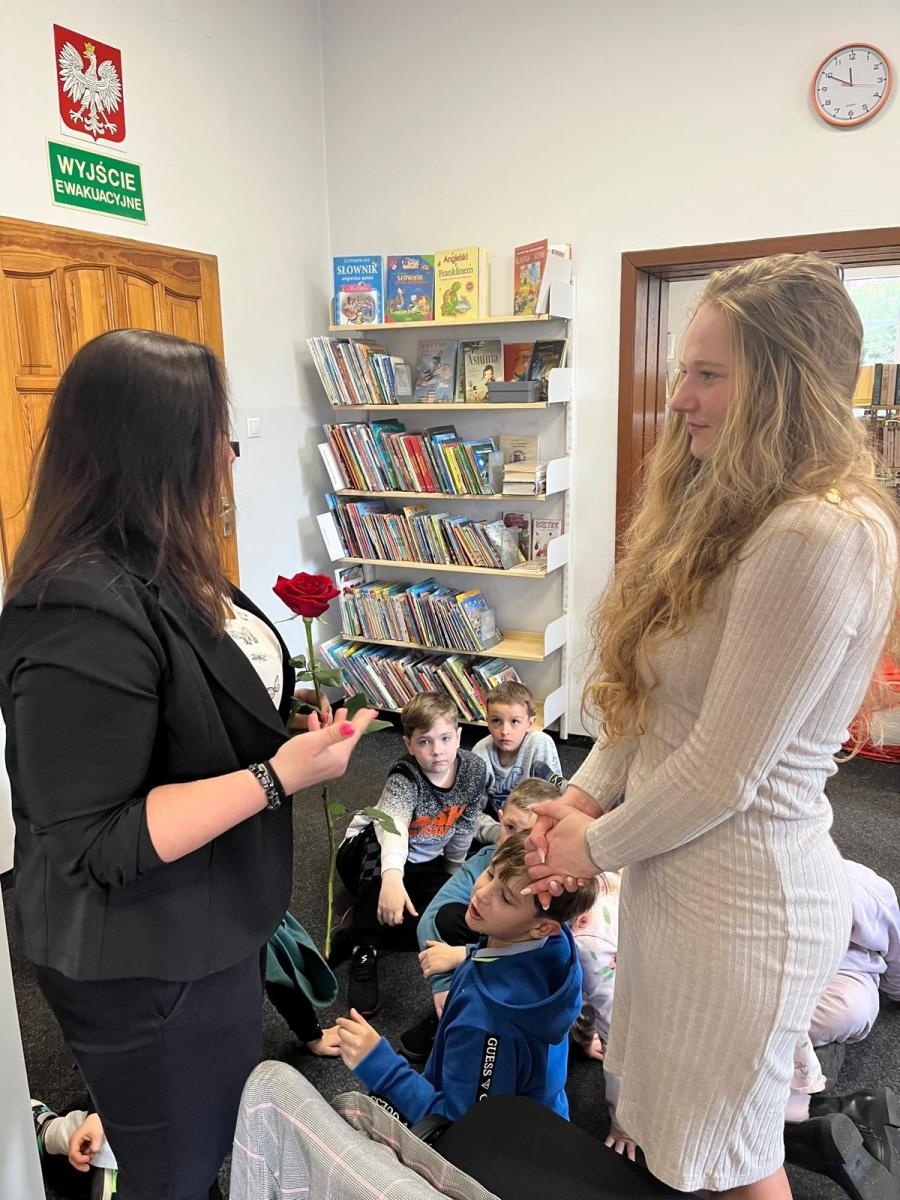 Zdjęcie w galerii na portalu naszraciborz.pl: Światowy Dzień Książki w Bibliotece w Rudach – spotkanie z Agatą Gwóźdź wiadomości z regionu