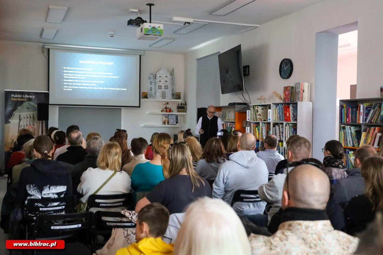 Zdjęcie w galerii na portalu naszraciborz.pl: Raciborska Rajza w bibliotece wiadomości z regionu