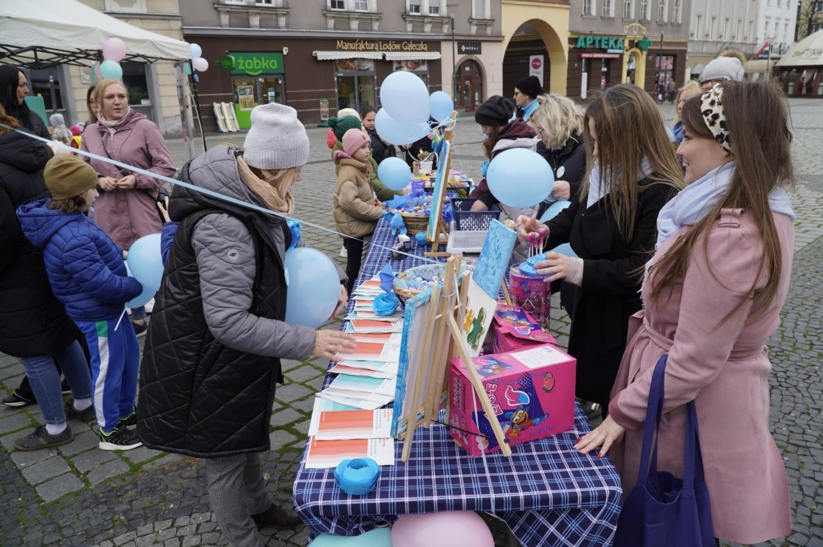 Zdjęcie w galerii na portalu naszraciborz.pl: Racibórz na niebiesko i Spektrum jak malowane wiadomości z regionu