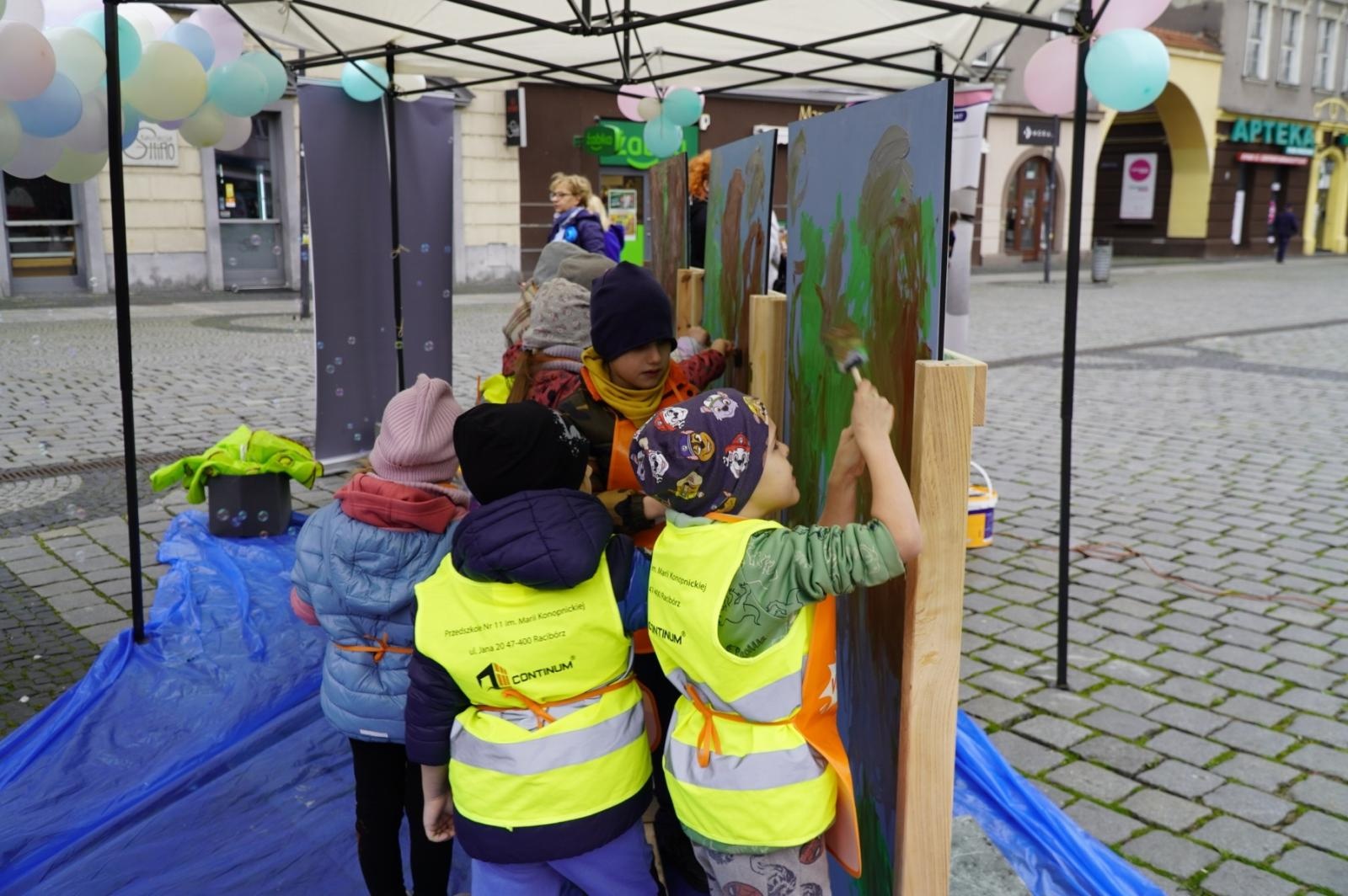 Zdjęcie w galerii na portalu naszraciborz.pl: Racibórz na niebiesko i Spektrum jak malowane wiadomości z regionu