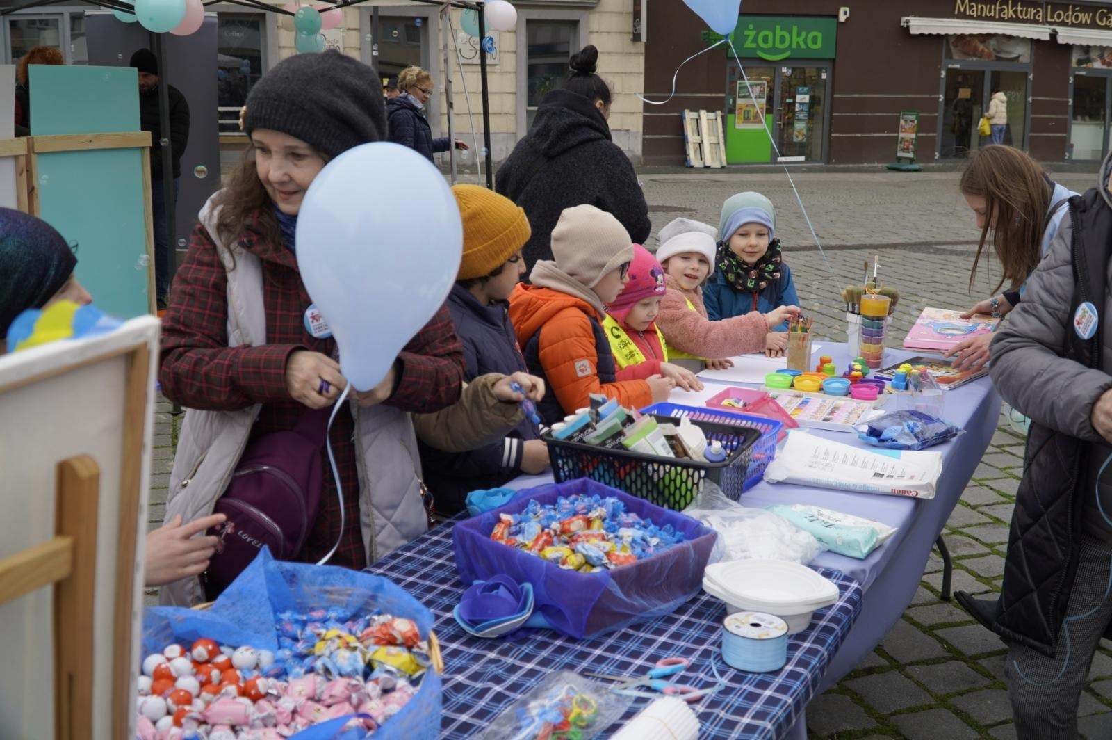 Zdjęcie w galerii na portalu naszraciborz.pl: Racibórz na niebiesko i Spektrum jak malowane wiadomości z regionu