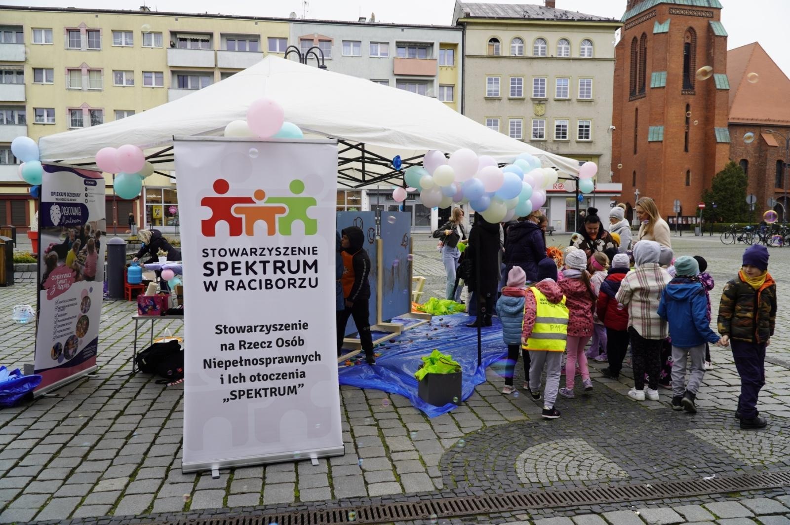 Zdjęcie w galerii na portalu naszraciborz.pl: Racibórz na niebiesko i Spektrum jak malowane wiadomości z regionu