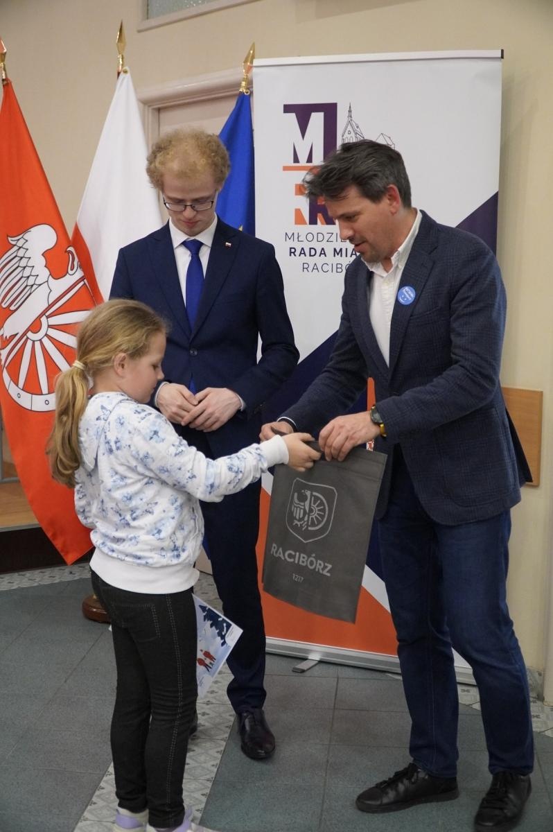 Zdjęcie w galerii na portalu naszraciborz.pl: Rozstrzygnięcie konkursu plastycznego Ferie w Kadrze: Zima w Moich Oczach wiadomości z regionu