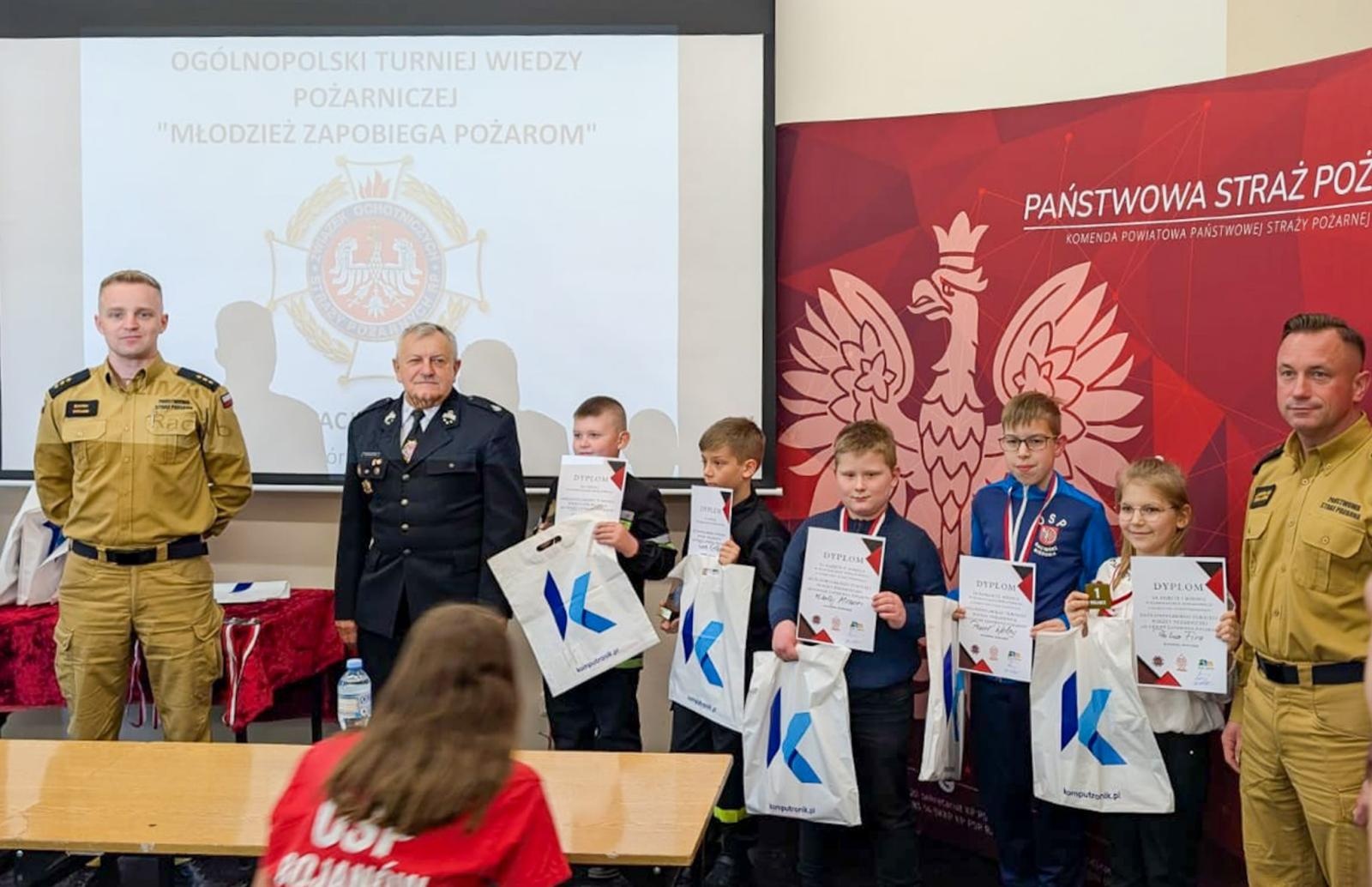 Zdjęcie w galerii na portalu naszraciborz.pl: Młodzież Zapobiega Pożarom. Eliminacje powiatowe turnieju wiedzy pożarniczej w Raciborzu wiadomości z regionu