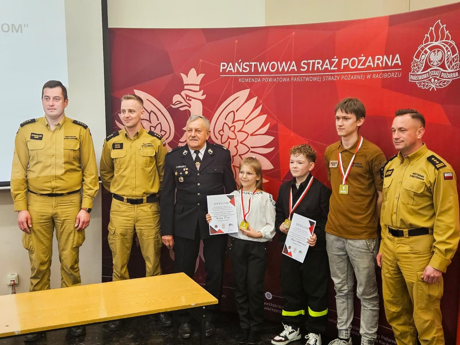 Zdjęcie w galerii na portalu naszraciborz.pl: Młodzież Zapobiega Pożarom. Eliminacje powiatowe turnieju wiedzy pożarniczej w Raciborzu wiadomości z regionu