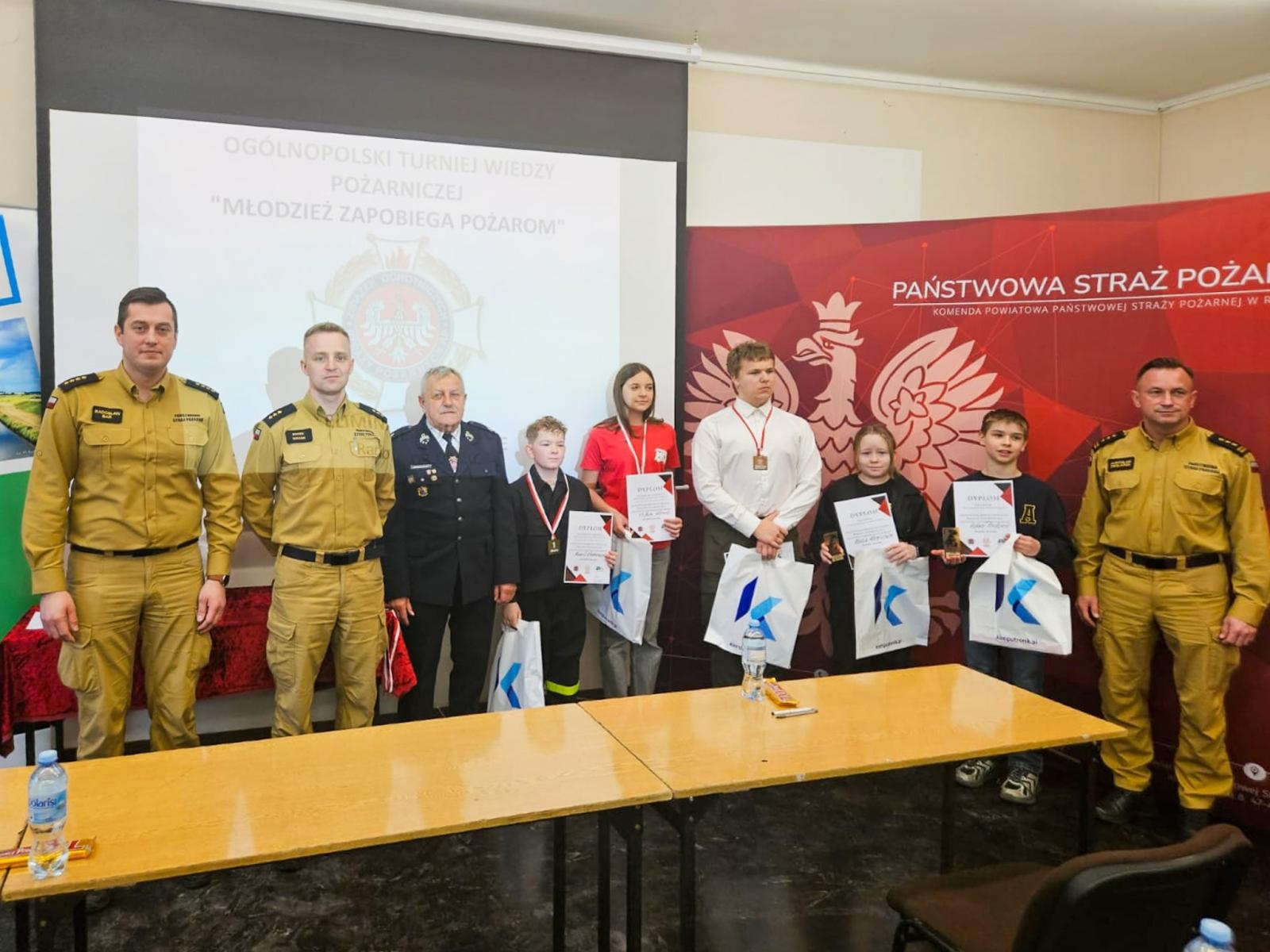 Zdjęcie w galerii na portalu naszraciborz.pl: Młodzież Zapobiega Pożarom. Eliminacje powiatowe turnieju wiedzy pożarniczej w Raciborzu wiadomości z regionu