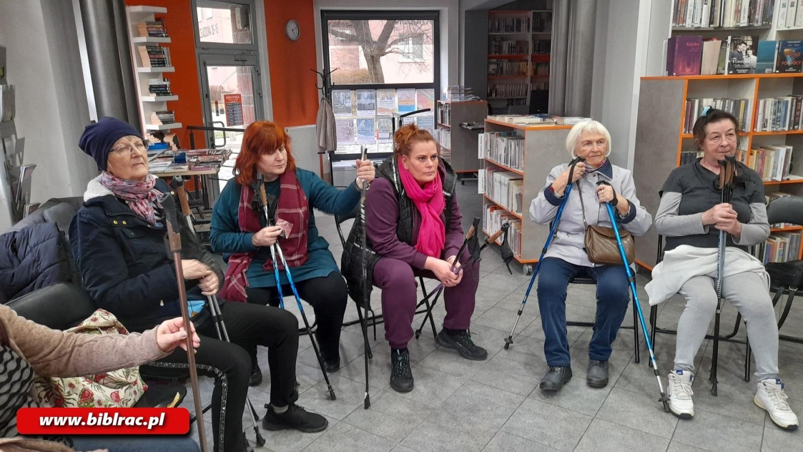 Zdjęcie w galerii na portalu naszraciborz.pl: Kurs Nordic Walking w bibliotece na Ostrogu wiadomości z regionu