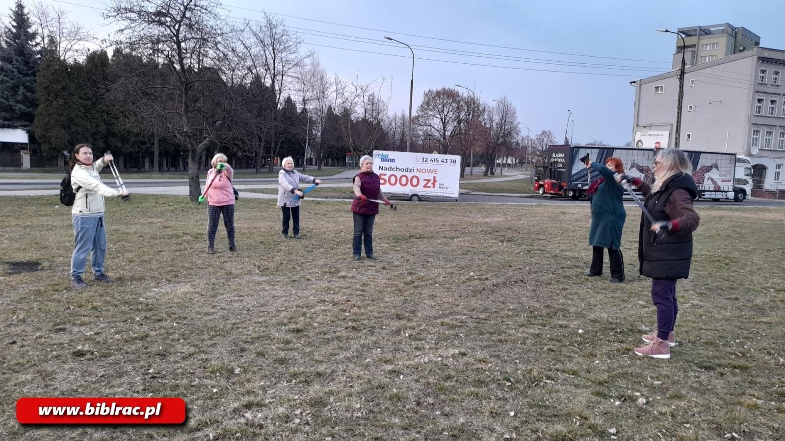 Zdjęcie w galerii na portalu naszraciborz.pl: Kurs Nordic Walking w bibliotece na Ostrogu wiadomości z regionu