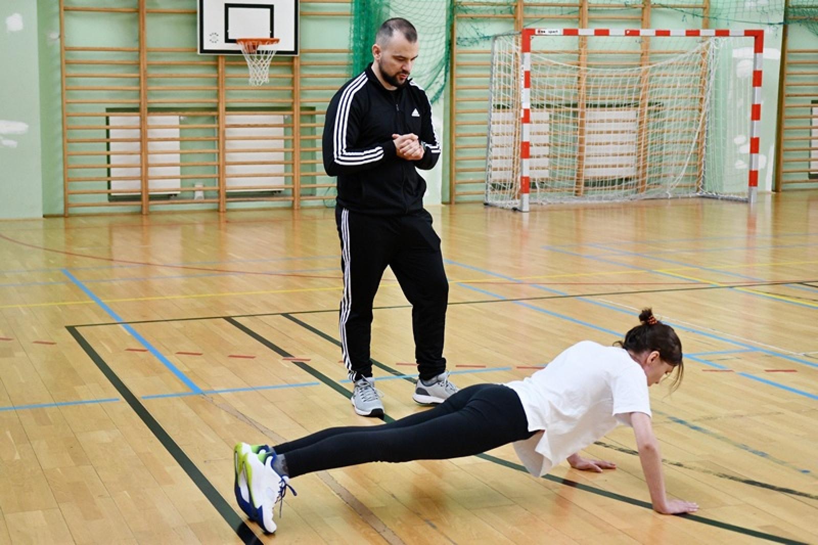 Zdjęcie w galerii na portalu naszraciborz.pl: Już trzysta podań o przyjęcie do służby w Śląskim Oddziale SG w Raciborzu wiadomości z regionu