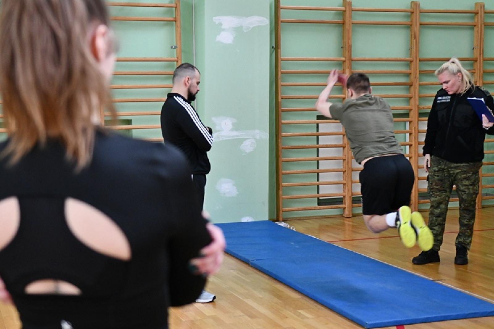 Zdjęcie w galerii na portalu naszraciborz.pl: Już trzysta podań o przyjęcie do służby w Śląskim Oddziale SG w Raciborzu wiadomości z regionu