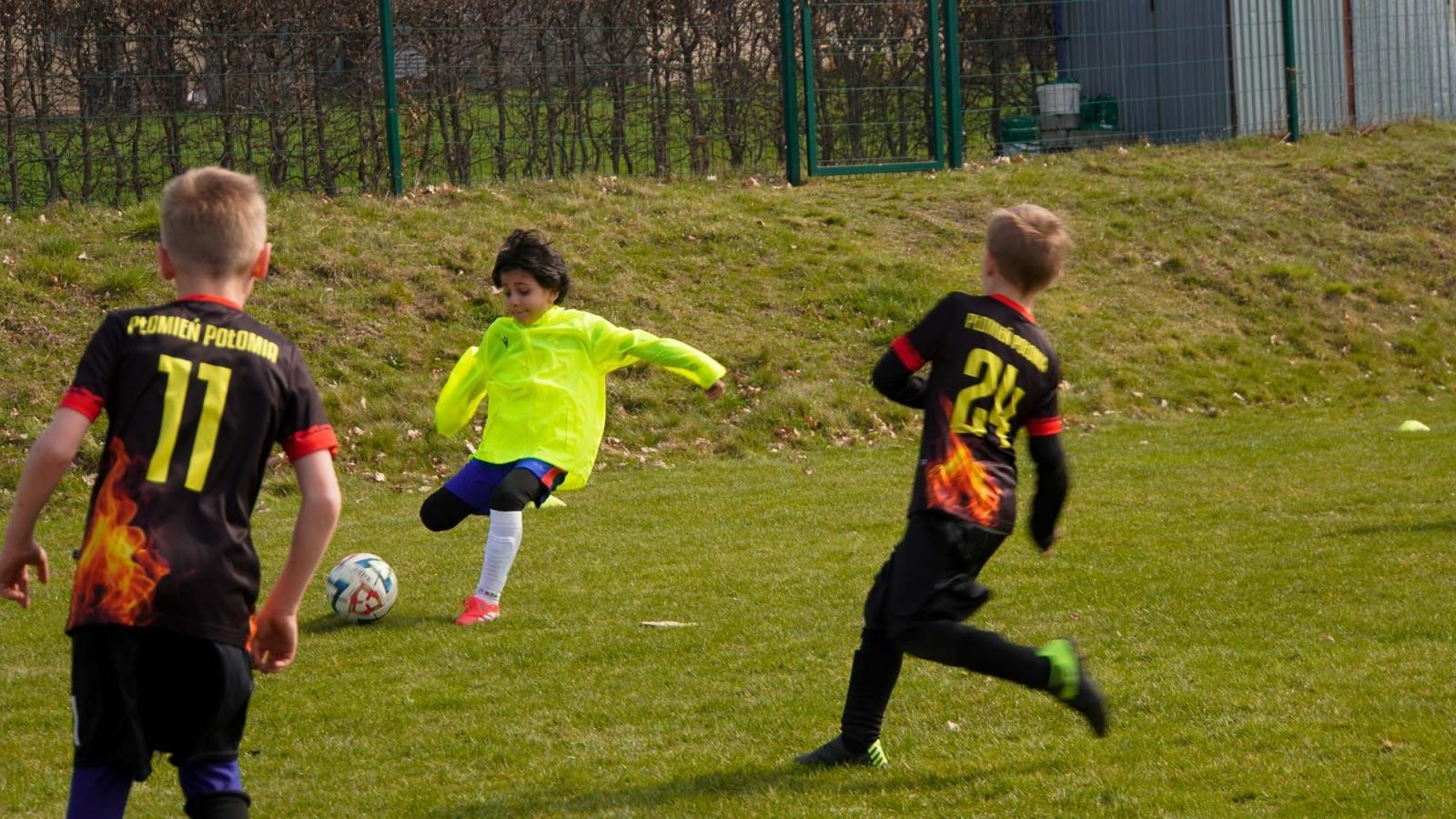 Zdjęcie w galerii na portalu naszraciborz.pl: Raszczyce Cup 2025. Piłkarska rywalizacja ponad pięciuset zawodników [FOTO] wiadomości z regionu