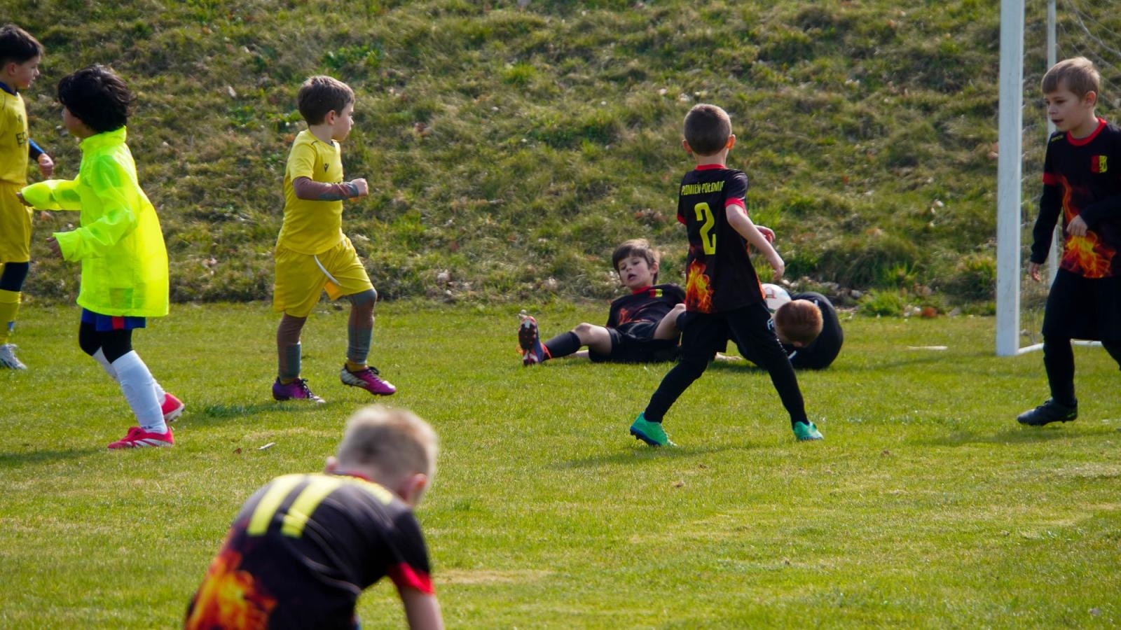 Zdjęcie w galerii na portalu naszraciborz.pl: Raszczyce Cup 2025. Piłkarska rywalizacja ponad pięciuset zawodników [FOTO] wiadomości z regionu