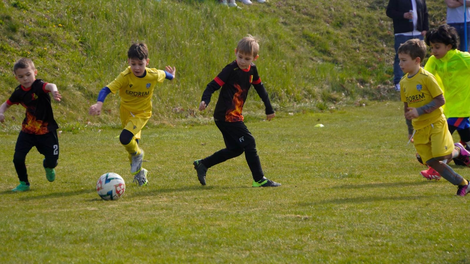 Zdjęcie w galerii na portalu naszraciborz.pl: Raszczyce Cup 2025. Piłkarska rywalizacja ponad pięciuset zawodników [FOTO] wiadomości z regionu