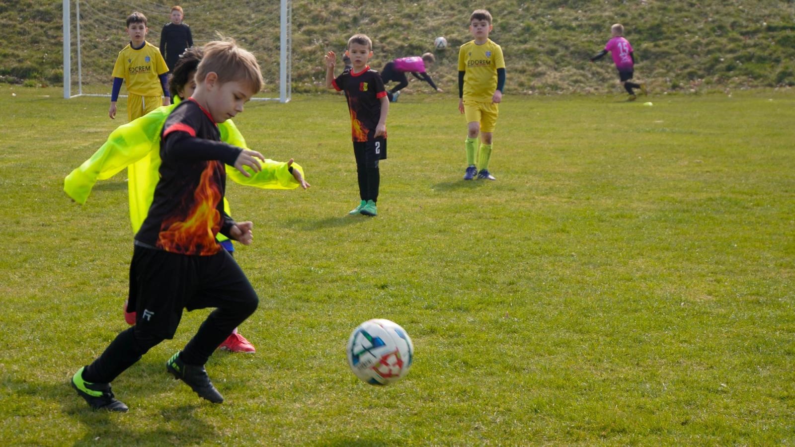 Zdjęcie w galerii na portalu naszraciborz.pl: Raszczyce Cup 2025. Piłkarska rywalizacja ponad pięciuset zawodników [FOTO] wiadomości z regionu