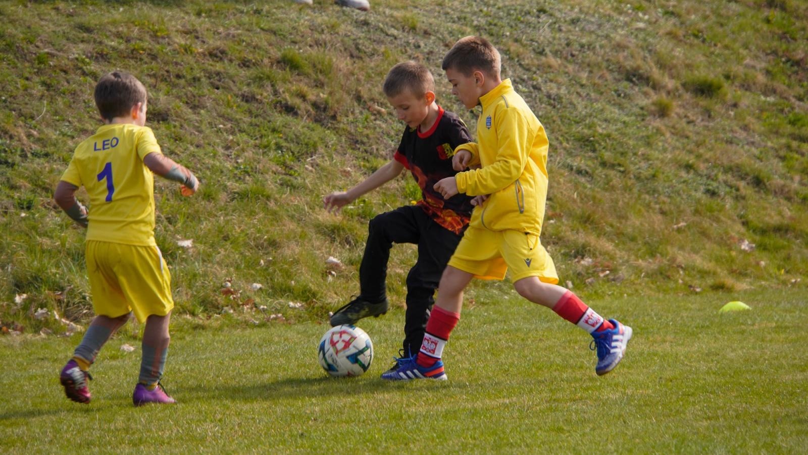 Zdjęcie w galerii na portalu naszraciborz.pl: Raszczyce Cup 2025. Piłkarska rywalizacja ponad pięciuset zawodników [FOTO] wiadomości z regionu