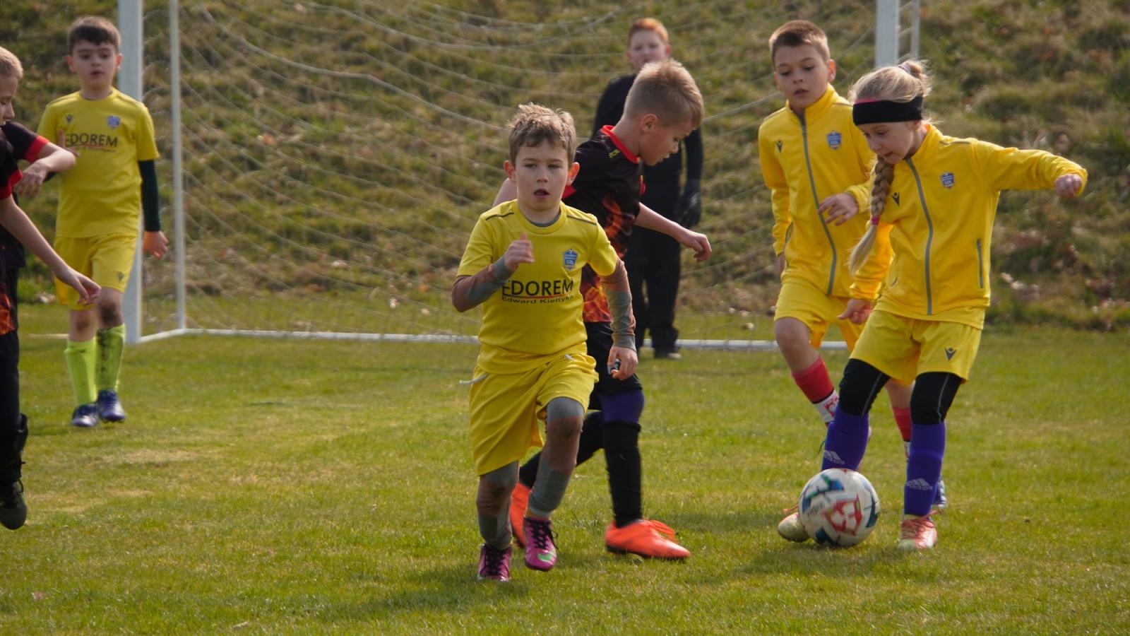 Zdjęcie w galerii na portalu naszraciborz.pl: Raszczyce Cup 2025. Piłkarska rywalizacja ponad pięciuset zawodników [FOTO] wiadomości z regionu