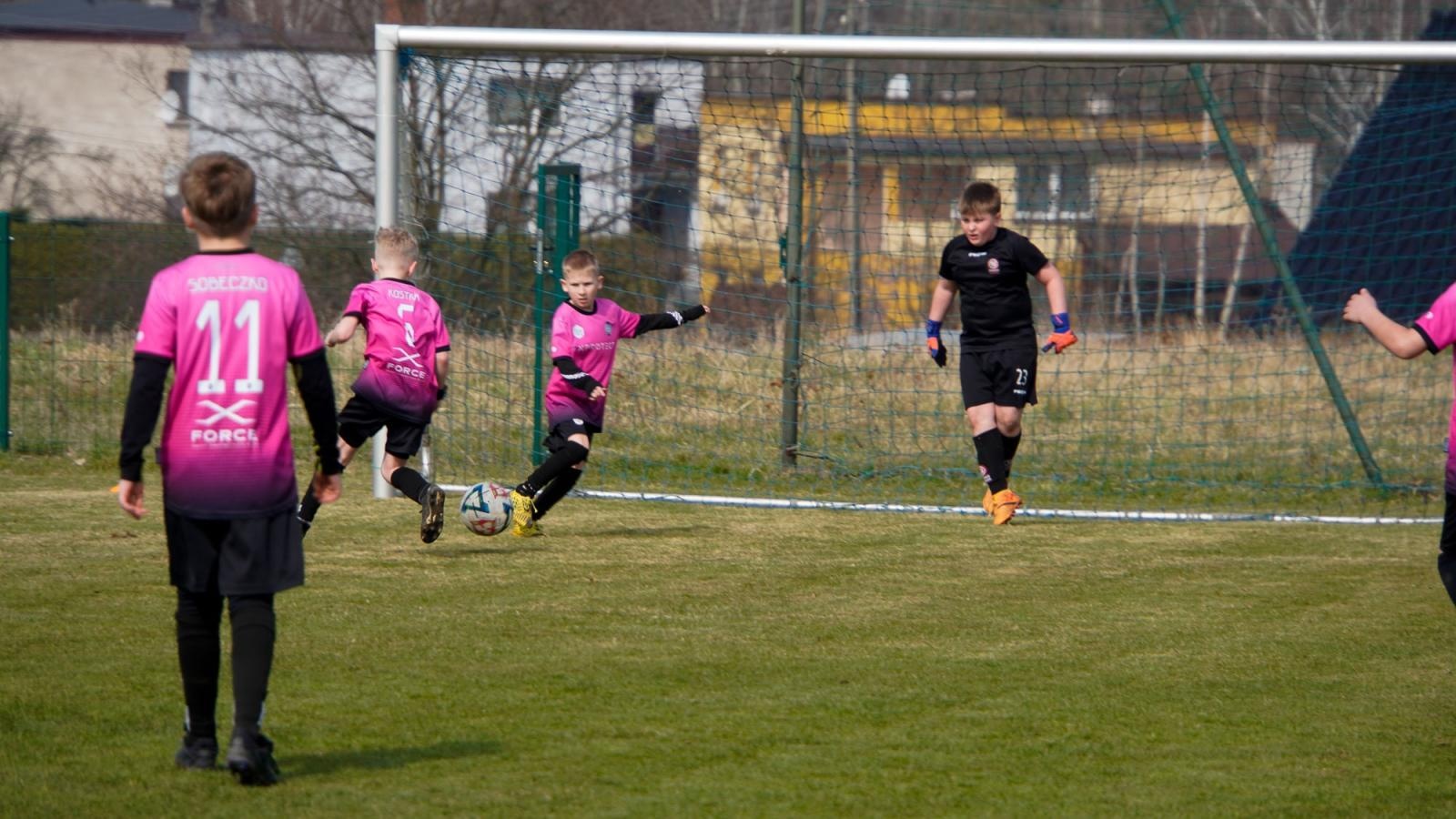 Zdjęcie w galerii na portalu naszraciborz.pl: Raszczyce Cup 2025. Piłkarska rywalizacja ponad pięciuset zawodników [FOTO] wiadomości z regionu