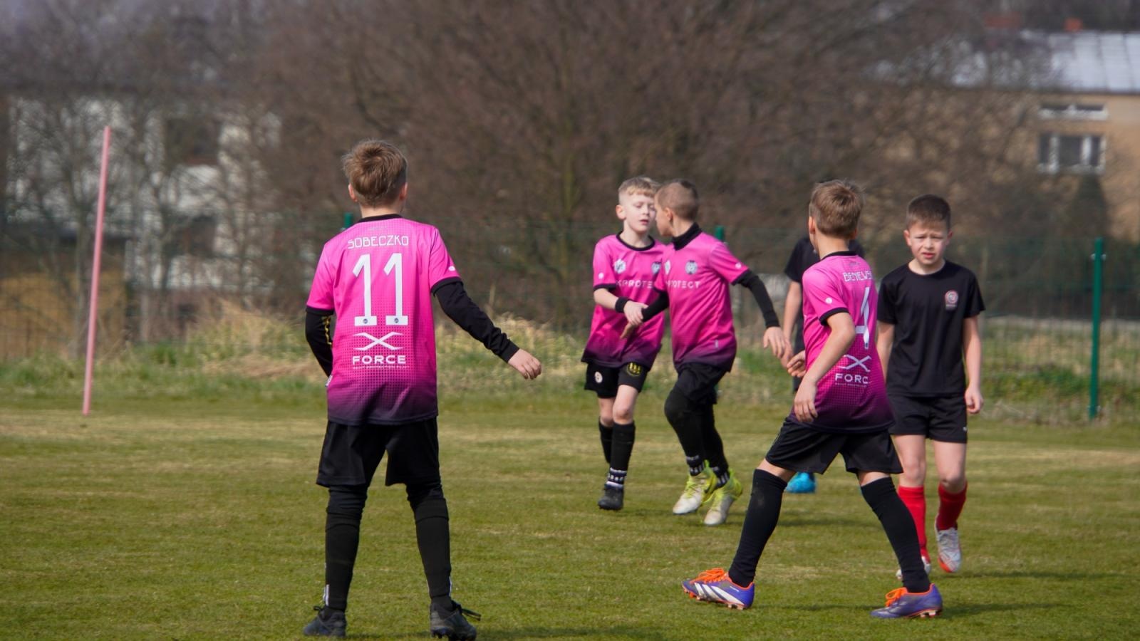 Zdjęcie w galerii na portalu naszraciborz.pl: Raszczyce Cup 2025. Piłkarska rywalizacja ponad pięciuset zawodników [FOTO] wiadomości z regionu
